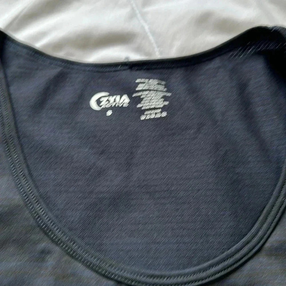 Zyia black copper charged seamless tank size small - Picture 2 of 5